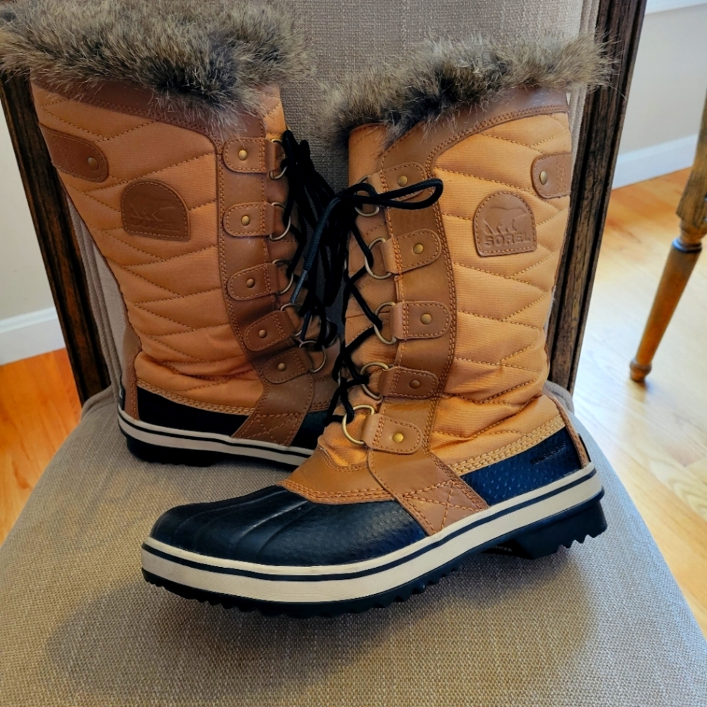 Woman's Sorel Tofino II Winter Boots, Size 9
